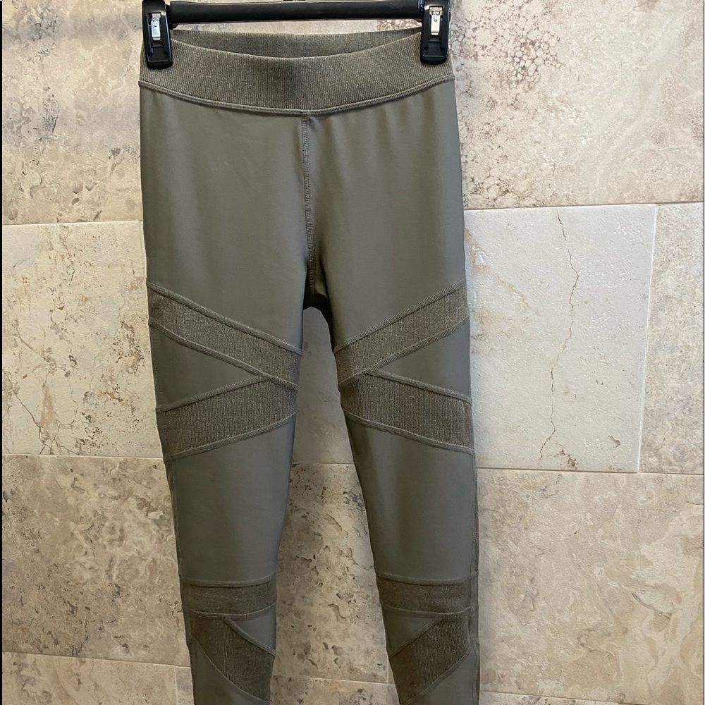 Alo yoga new never worn